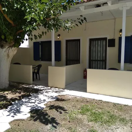 Sarantakis Apartment *